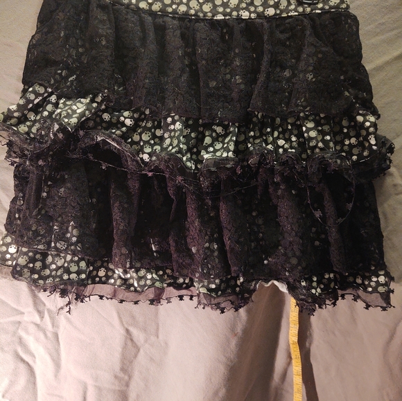 Tripp NYC womens MD gray skull  black lace ruffles skirt Hot Topic vintage NWOT - Picture 8 of 11